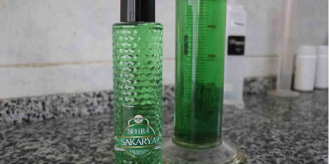 Çiçekler şişelere giriyor, kokusunu tüm dünya alıyor: 3 boyutlu özelliğiyle dikkat çekiyor 1